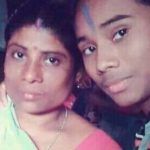 Hima Das với mẹ của cô ấy