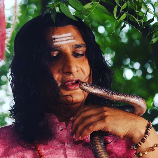 Awdhesh Mishra mit Schlangenkobra