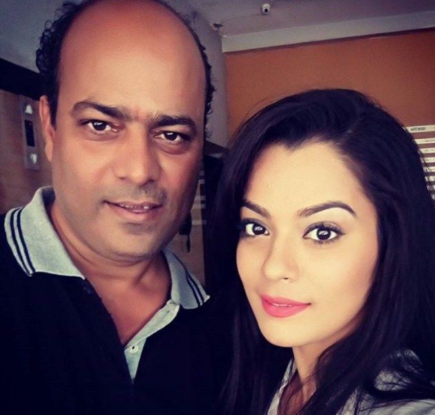 Nidhi Jha mit ihrem Vater