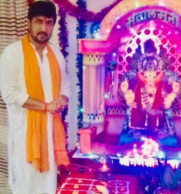 Sanjay Pandey đến thăm Chúa Ganesha