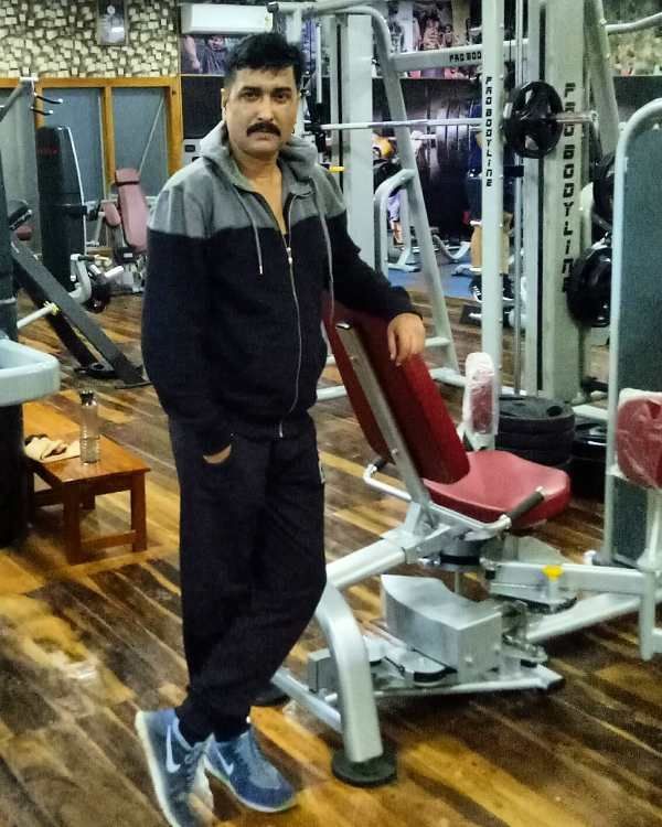 Sanjay Pandey bên trong phòng tập thể dục