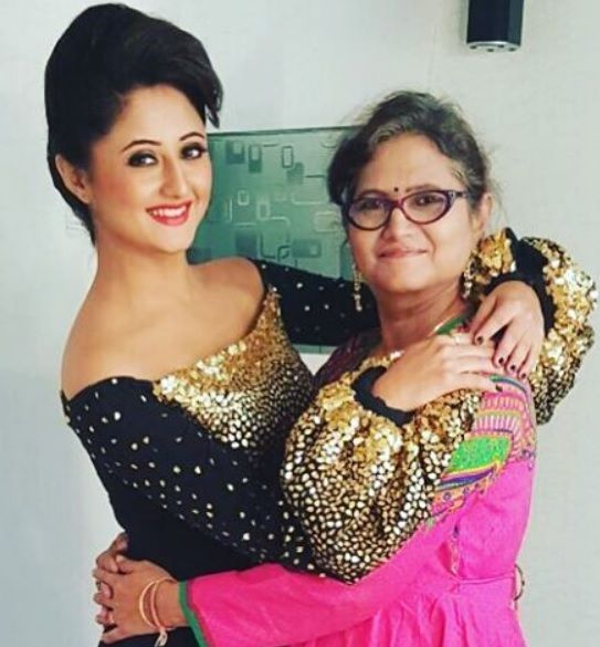 Rashmi Desai mit ihrer Mutter