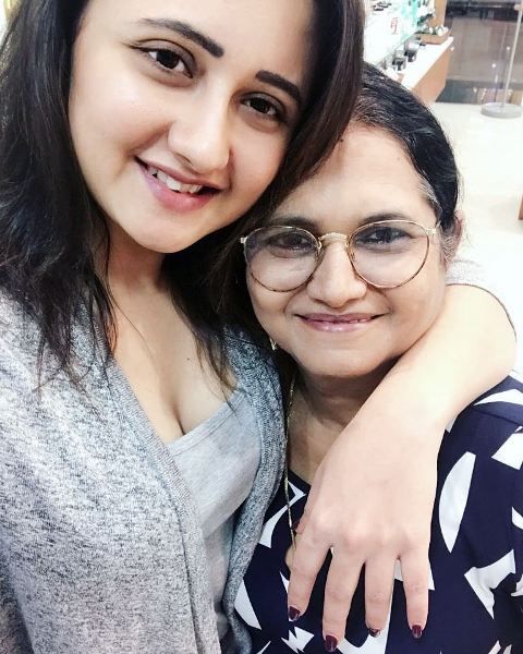 Rashami Desai mit ihrer Mutter