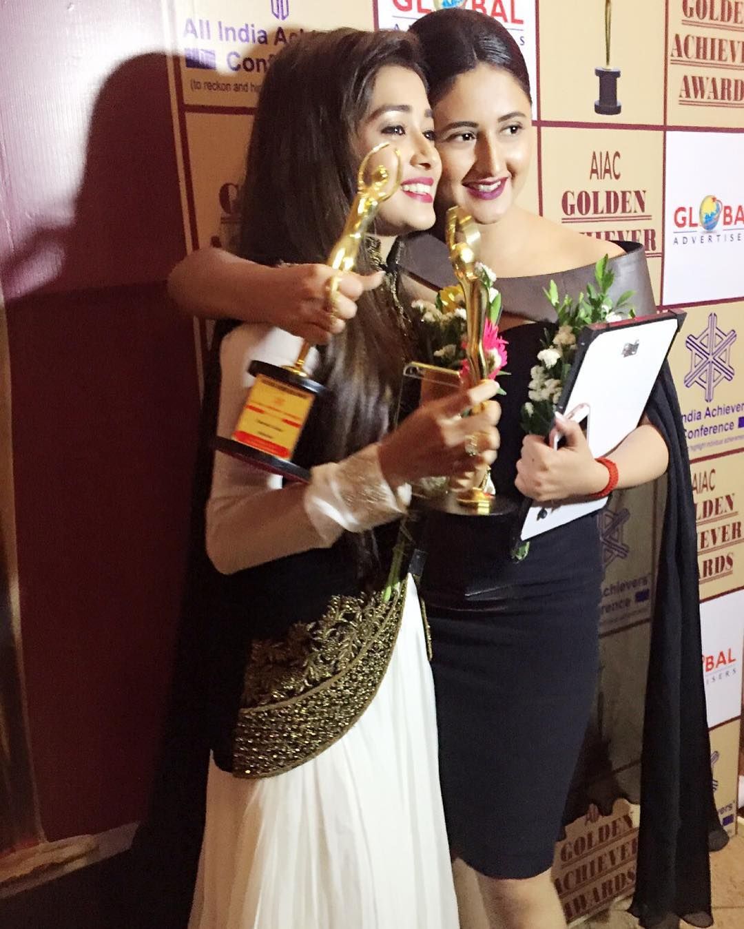 Rashami Desai holding an award