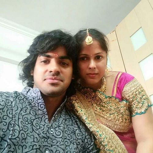 Aditya Ojha se svou ženou