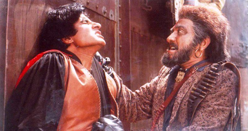 Goga Kapoor με τον Amitabh Bachchan σε μια ταινία