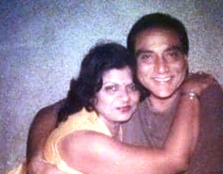 Goga Kapoor con su esposa