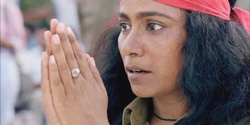 Seema Biswas trong một cảnh của Bandit Queen