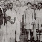 Jääkiekkofanit Dhyanin ja Roop Singhin kanssa ennen vuoden 1935 kiertuetta NZ: ssä ja Australiassa