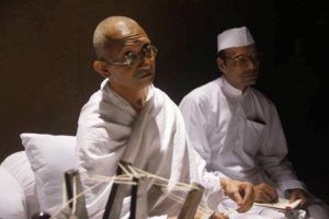 Нирадж Каби, Эссе о Махатме Ганди