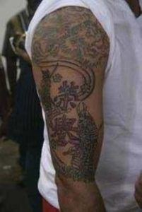 Sanjay Dutt tatuiruotė ant dešinės rankos