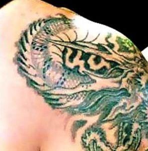 Татуировка на лявата предмишница на Санджай Дът
