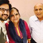 Ajay Chaudhary avec les parents