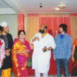 Usha Chavan ailesiyle birlikte