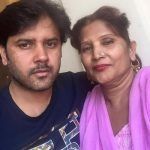 ca sĩ Javed Ali với mẹ của anh ấy