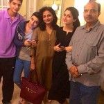 Mawra Hocane perheensä kanssa