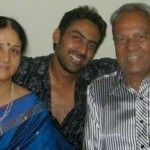 Karthik Jayaram vanhempiensa kanssa