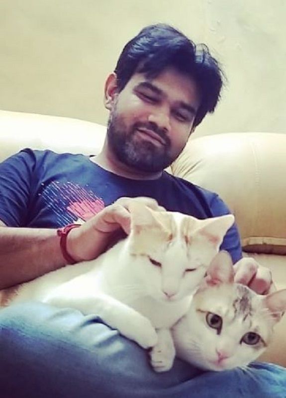 Sahil Vaid com seus gatos de estimação