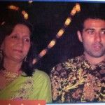 Sunny Deol mit seiner Mutter Prakash Kaur
