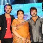 v-ravichandran-with-his-wife-and-children