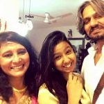 Vijay Raaz com sua esposa Krishna Raaz e filha Tanishka Raaz