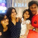 Smita Bansal amb marit i filles
