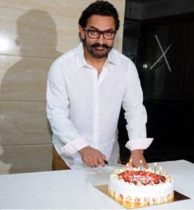 Aamir Khan aikakauslehden kannessa