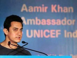 Aamir Khan Kasama ang Asawang Kiran At Anak
