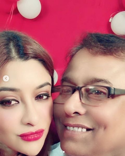 Payal Ghosh với cha cô ấy