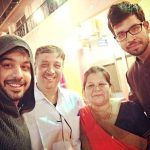 Manish Goplani bersama orang tua dan saudara laki-lakinya