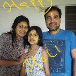 Pankaj Tripathi amb la seva dona i la seva filla