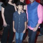 संजय कपूर अपनी पत्नी के साथ (अत्यधिक बाएं) बेटा जहाँ और बेटी शनाया