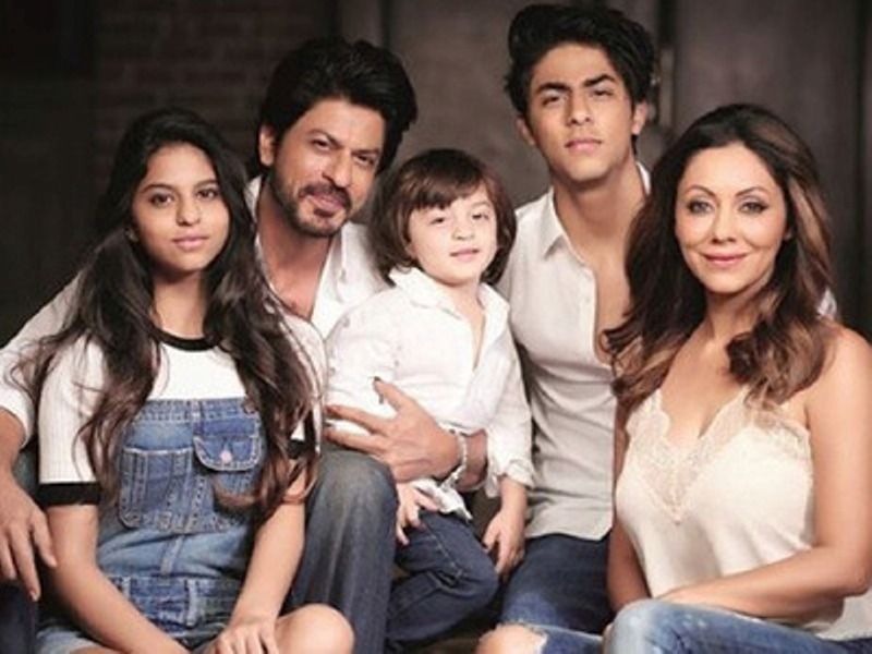 Shah Rukh Khan so svojimi deťmi a manželkou