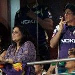 IPLの試合中に公に喫煙するシャールクカーン