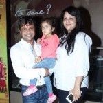 राजपाल यादव अपनी पत्नी और बेटी के साथ