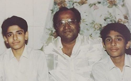 Eijaz Khan s svojim očetom
