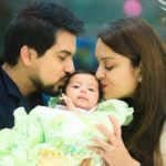 Pushkar Jog z żoną i córką