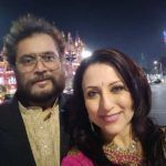 Kishori Shahane Vij kocasıyla birlikte