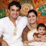 tovino-thomas-with-his-wife-and-daughter