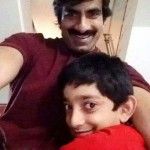 Ravi Teja med sin søn
