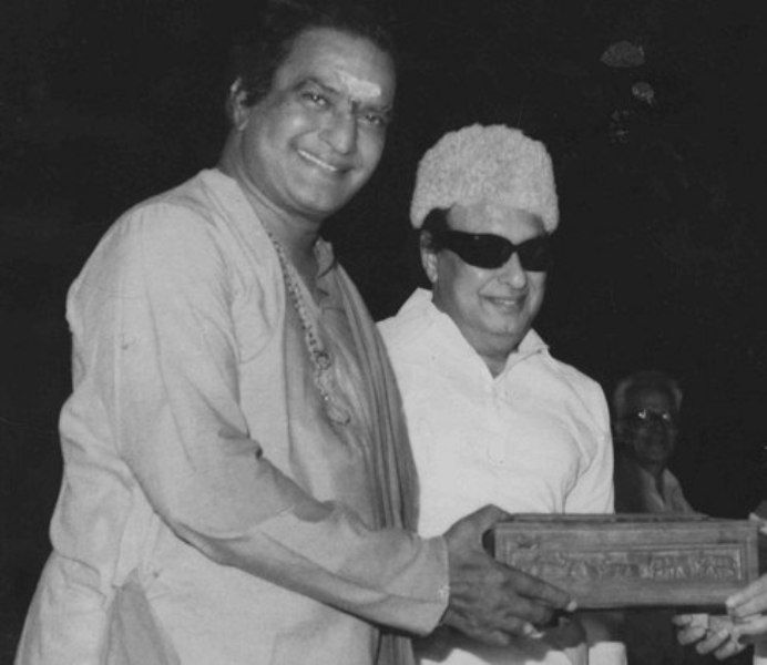 NTR med sin ven M. G. Ramachandran
