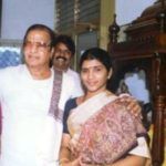 उनकी दूसरी पत्नी (लक्ष्मी पार्वती) के साथ एनटीआर