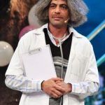 Sunil Grover comme Dr Mashoor Gulati