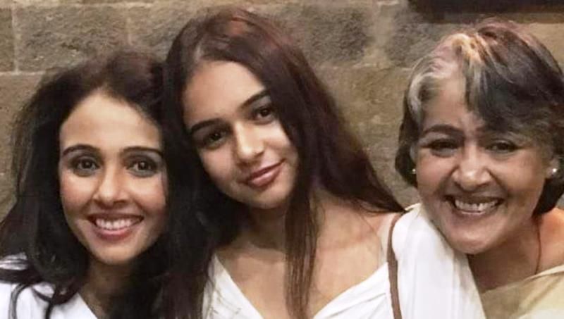 Suchitra Krishnamoorthi mit ihrer Tochter und Schwester