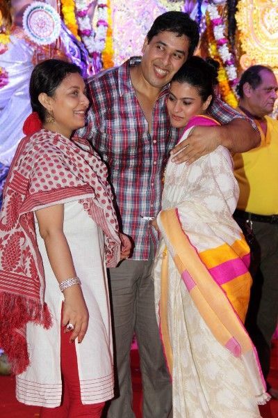 Samrat Mukherjee avec sa sœur aînée Sharbani et sa cousine sœur aînée Kajol