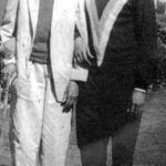 Амриш Пури с баща си (вляво)