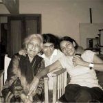 Deepti Naval äitinsä ja tyttärensä kanssa