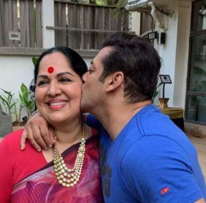 Salmanas Khanas, bučiuojantis Shilpa Shetty