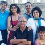 Vivek Mushran, ebeveynleri ve diğer aile üyeleriyle