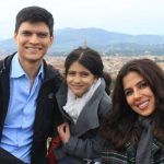 Raymon Singh sa suprugom i kćerkom